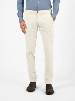 Pantalone Slim In Velluto A Coste Panna