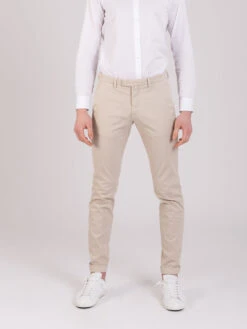 Pantaloni Slim In Gabardina Beige