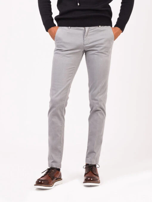 Pantaloni Giove Grigio Chiaro 2 Pantaloni Giove Grigio Chiaro -Obey Negozio myths pantaloni giove grigio chiaro1